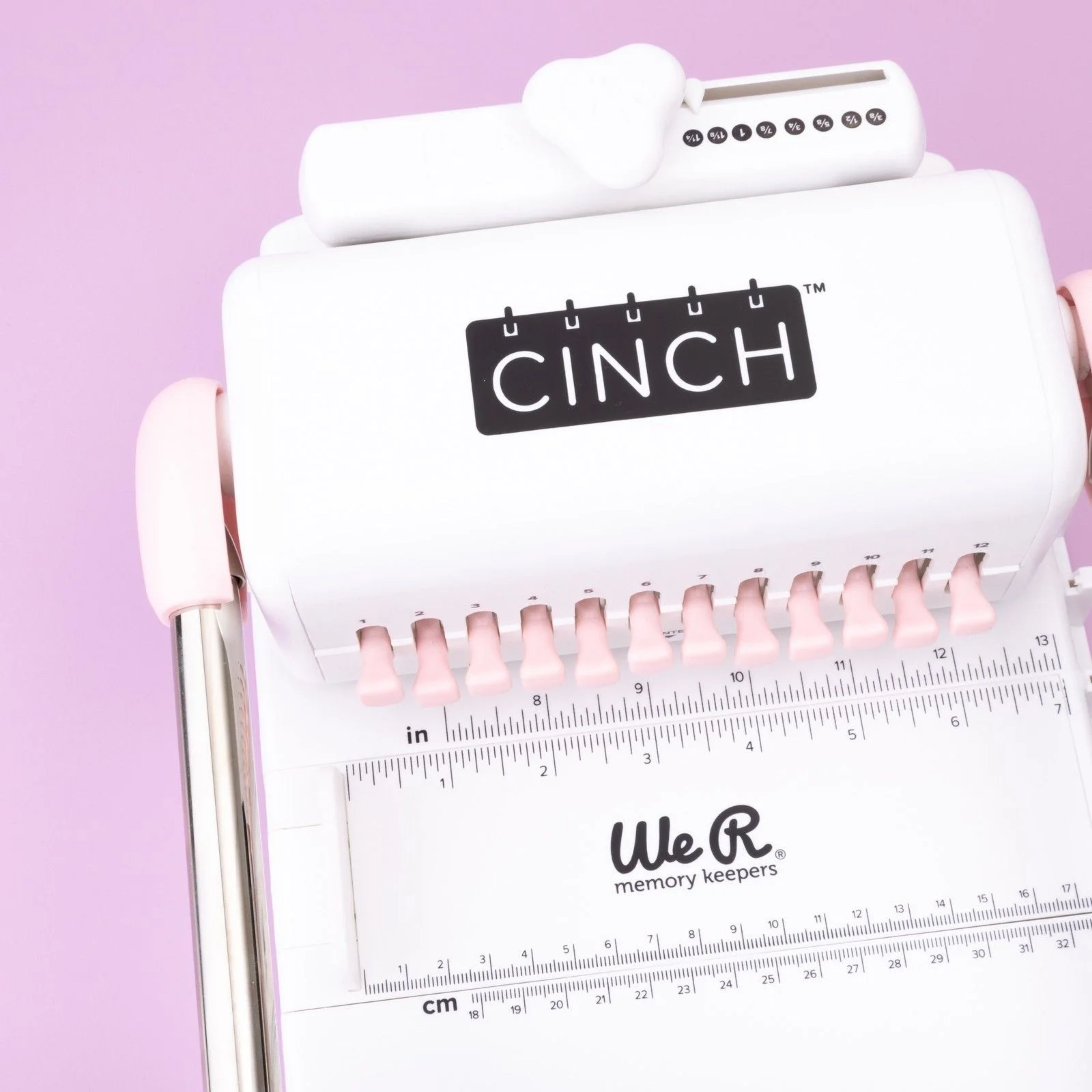 We R Makers • Heidi Swapp Cinch Machine – Bindemaschine für Bücher & Alben