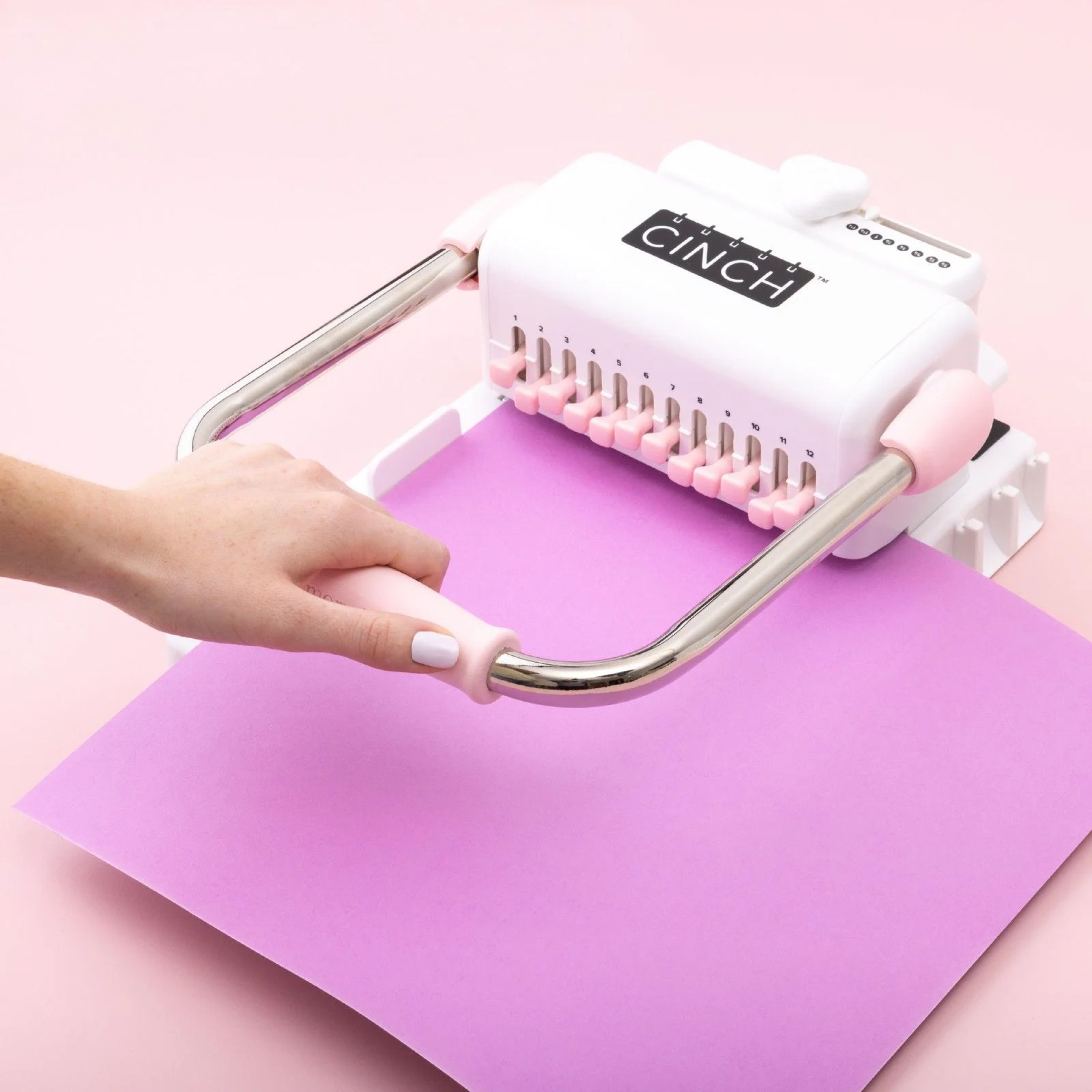 We R Makers • Heidi Swapp Cinch Machine – Bindemaschine für Bücher & Alben